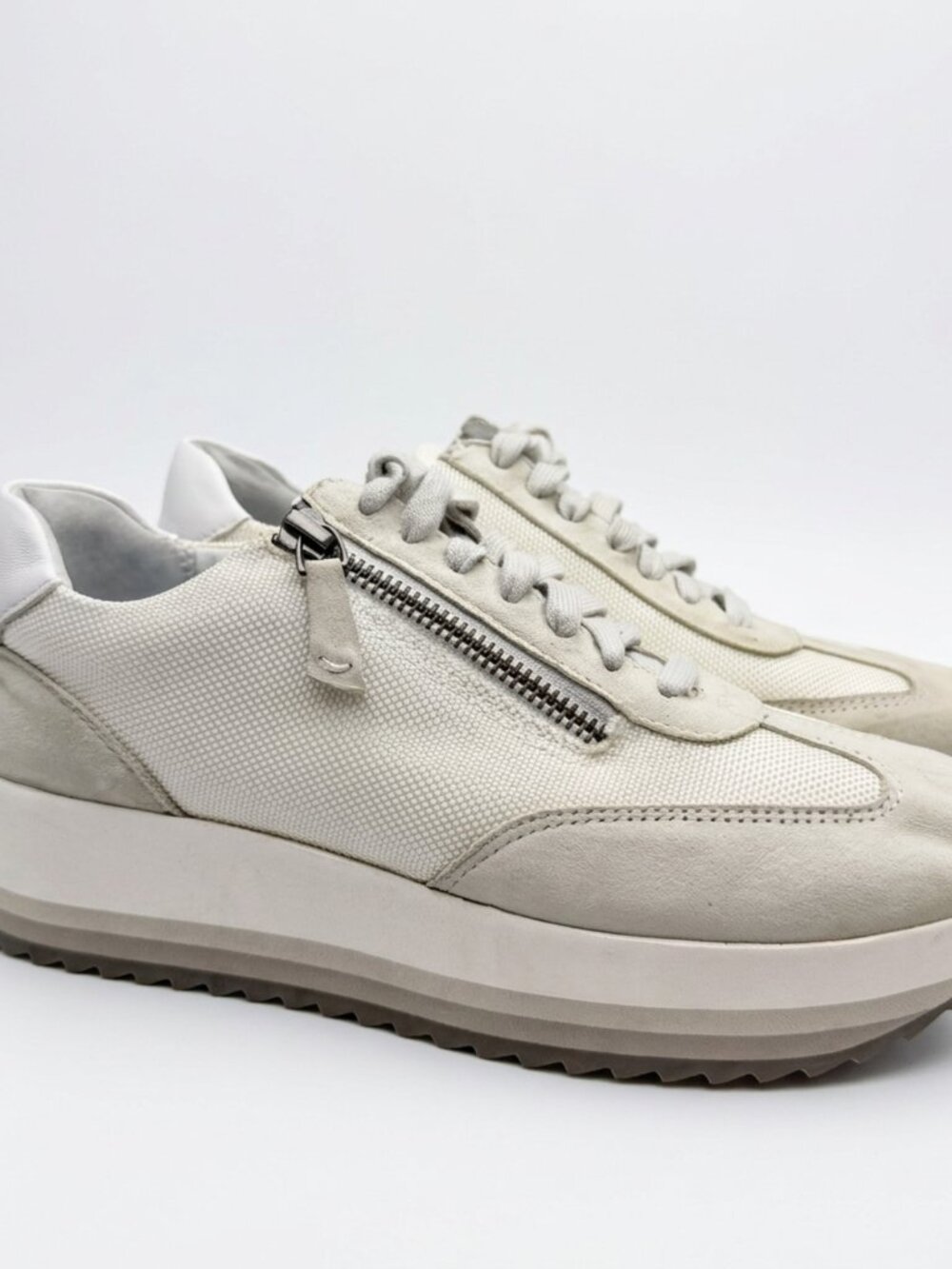 Johnston & Murphy Women's Sz 7.5 Gracie Side-Zip Lace-Up Sneaker, Beige Padded